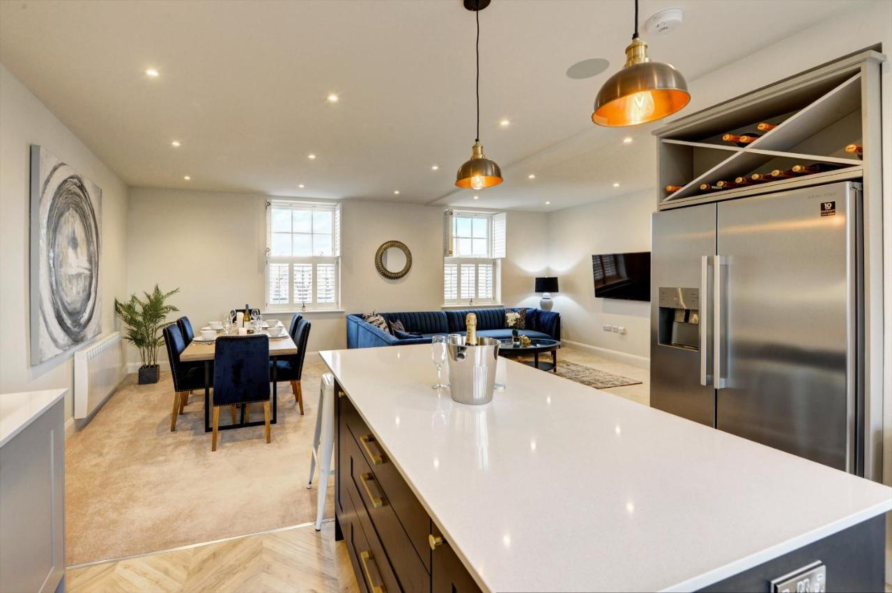 The Penthouse - Allocated Parking With City Views Ripon Exterior photo